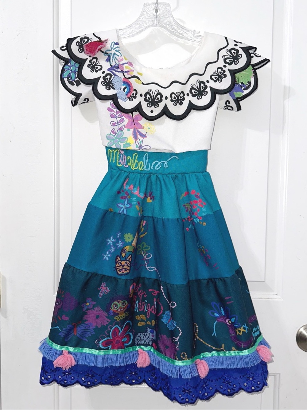 Disney Store Encanto Mirabel Costume Dress, girls size 4
